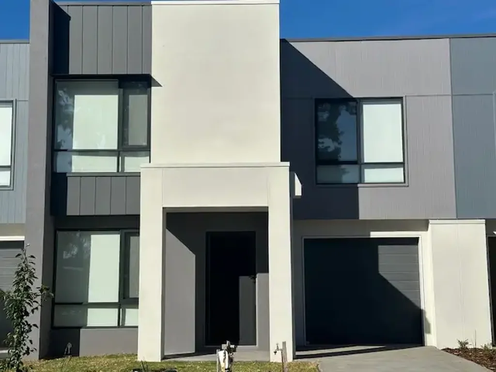 Brand new Townhouse in a brand new estate.