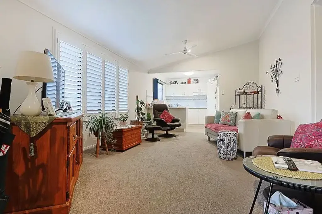 Goodna 2房 独立安全设计 50岁以上专属 舒适分体空调 设备齐全厨房 宽敞客厅待客 低维护庭院 棚屋工作室 户外娱乐绝佳 度假村设施齐全 游泳池网球场 健身房娱乐区 交通便捷巴士站 无物业市政费 养宠物许可 Over 50's Living at its Best