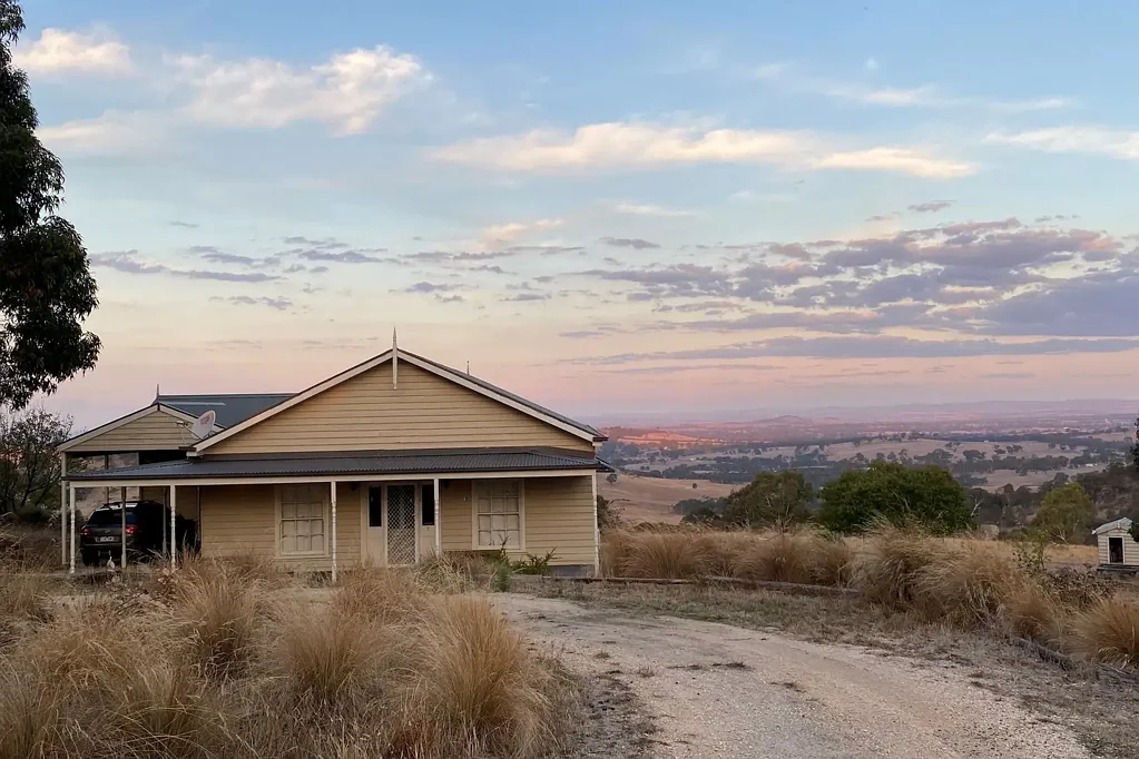 Panoramic Views and an Idyllic Country Lifestyle