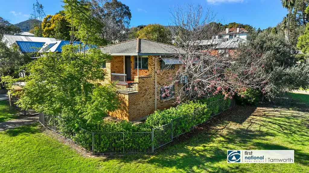 Tamworth 5房  EAST TAMWORTH – 1 Title – 2 Units – Corner Location.