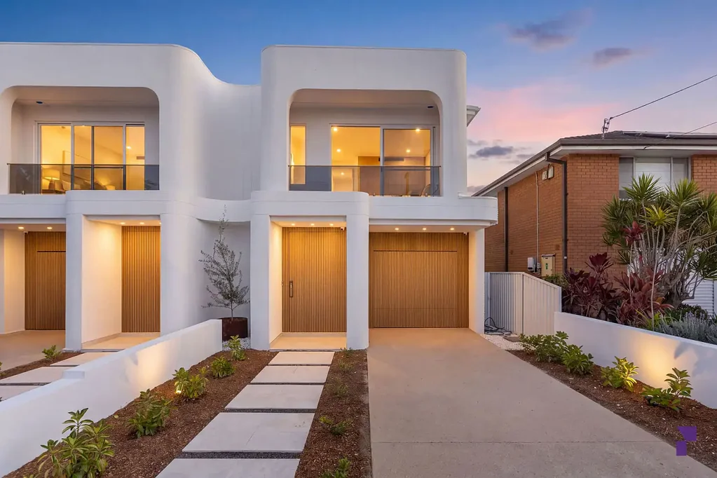 Condell Park 6房 全新斯堪的纳维亚风格双拼别墅，附带独立工作室 Brand-new Scandinavian-inspired duplex with a self-contained studio
