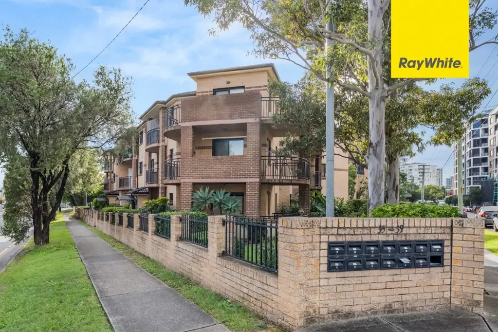 Lidcombe 3غرفة نوم FULL BRICK THREE BEDROOM APARTMENT