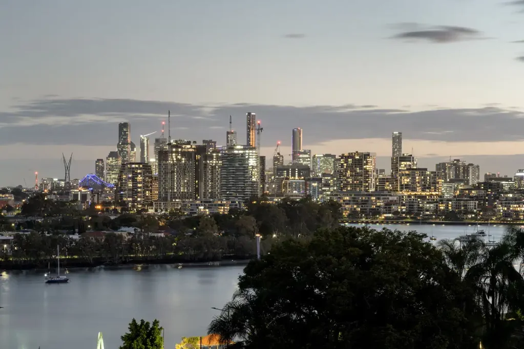 Hamilton 4房  Exceptional Luxury Without Limits – Offers Over $4.3 Million