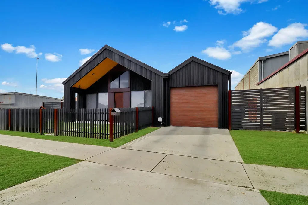 Deniliquin 2房  Perfectly positioned in the heart of the CBD