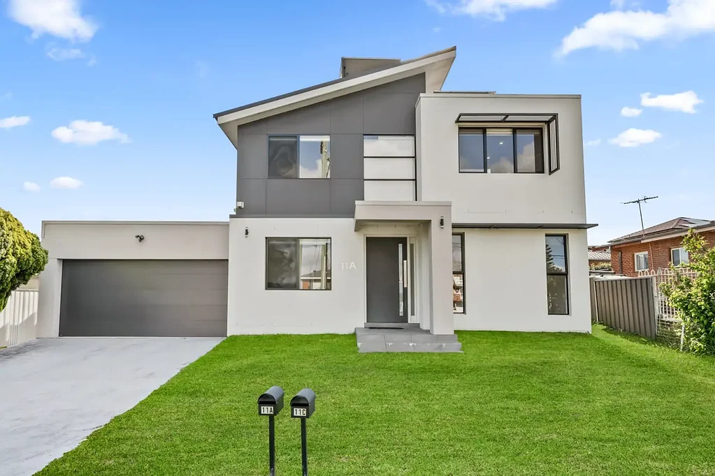 Cabramatta 6ਬੈੱਡਰੂਮ STYLISH RESIDENCE + GRANNY FLAT INVESTMENT WITH STRONG RENTAL RETURN