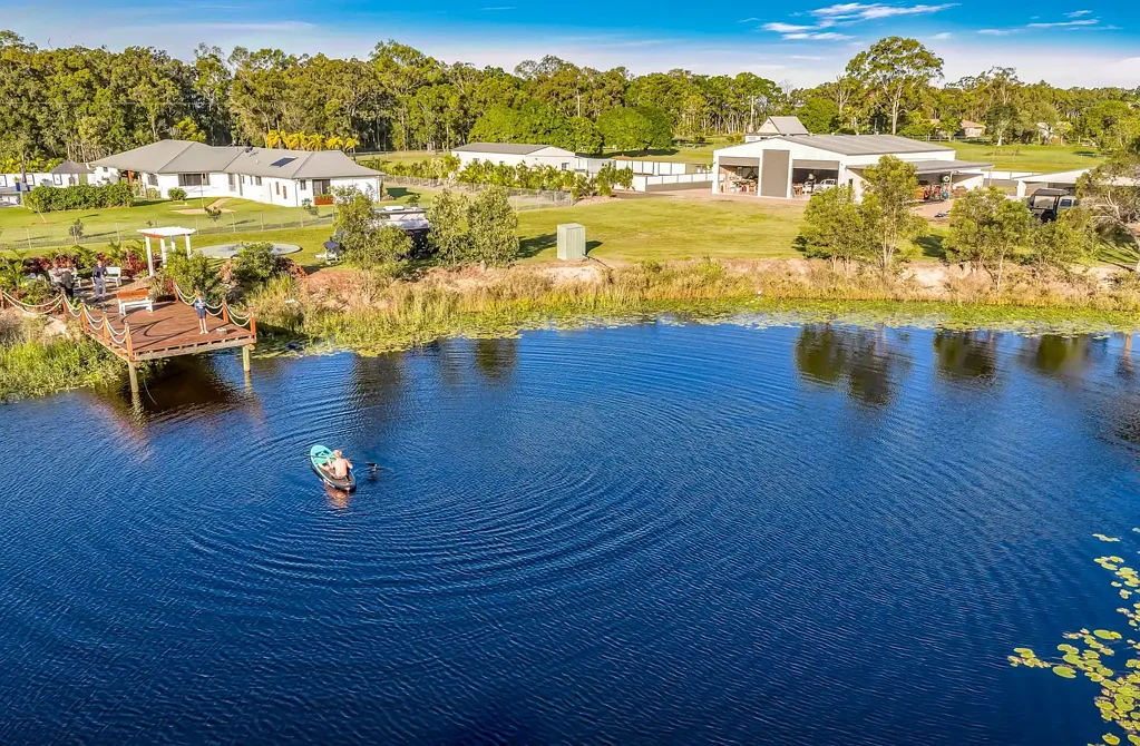 Moorland  HUGE MODERN HOME WITH SHEDS - 15M POOL - SOLAR - 4 SEPARATE STUDIO APARTMENTS - DAM - 25 ACRES! "HOMESTEAD RAMADA"...