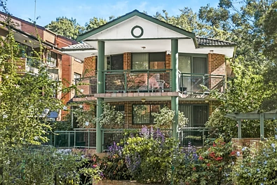 Epping 3房 首次上市全砖住宅 采光充足实用布局 主卧套房独立客餐 双车库近Epping Village 傲居名校圈 Tranquil Townhouse in a Prime Locale