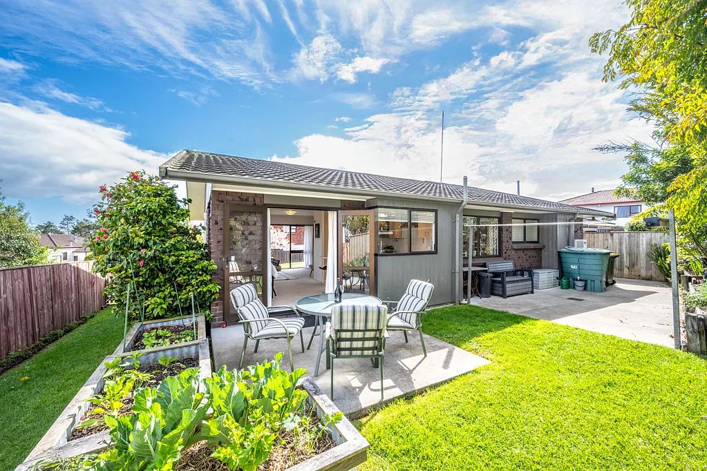 2/42 Cromdale Avenue, Highland Park, Manukau City, Auckland