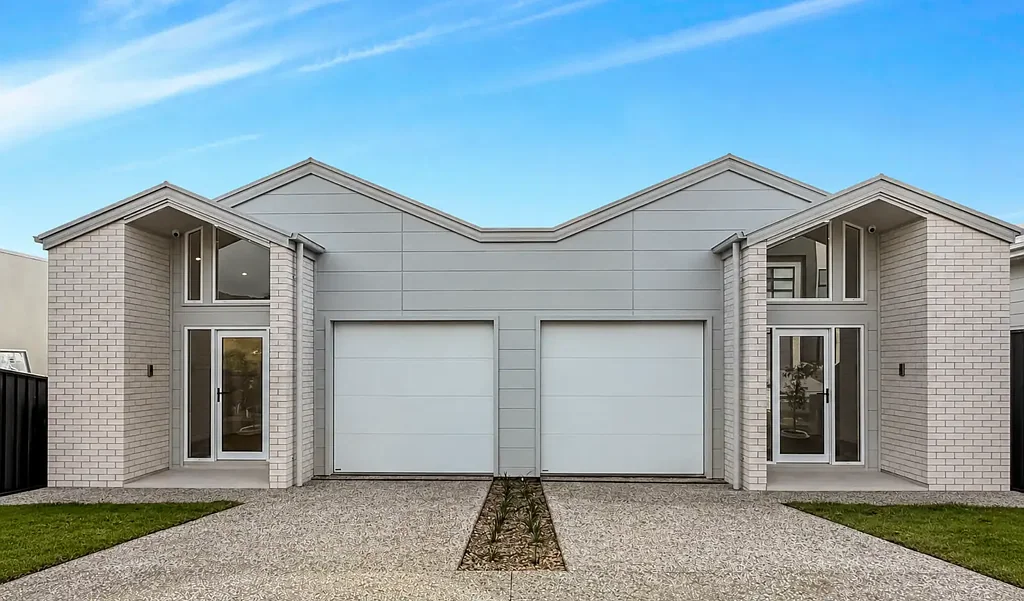 LARGE AND BRIGHT, 4 BEDROOM DUPLEX, OFFERING EASY CARE FAMILY LIVING WITH STUNNING VIEWS!!