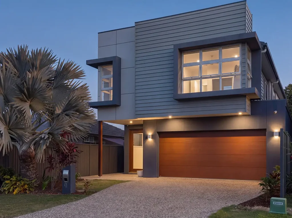 Woody Point 4બેડરૂમ Spacious Coastal Retreat Moments from the Beach