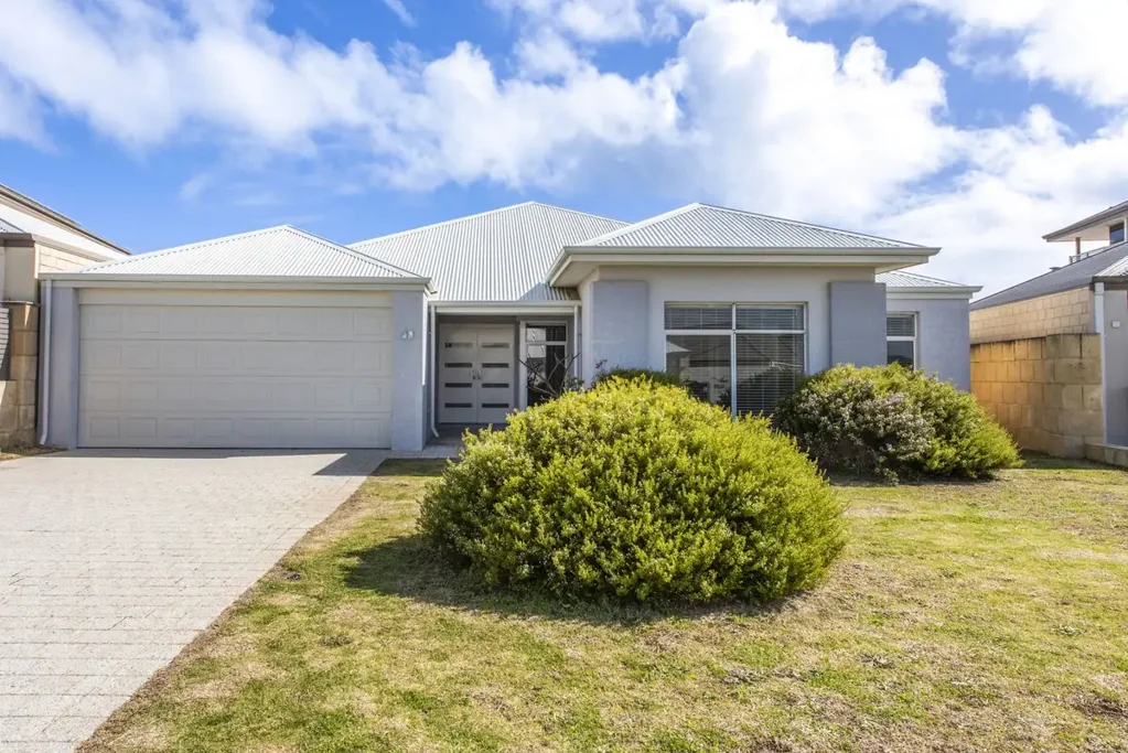 Secret Harbour 4ਬੈੱਡਰੂਮ Spacious Family Home in a Vibrant Coastal Suburb