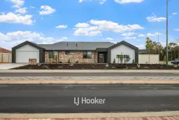 90 Grand Entrance, Australind