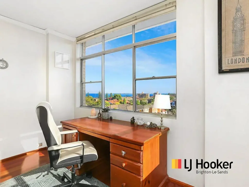 TOP FLOOR 2 BEDROOM HIGH RISE APARTMENT -AMAZING OCEAN & DIS