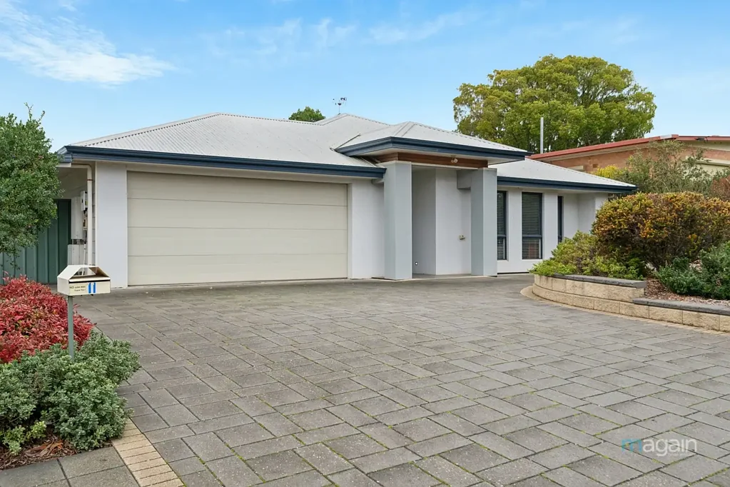 Morphett Vale 4침실 Spacious Family Living, Perfectly Positioned - Welcome Home!