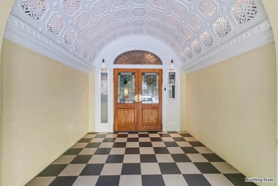 Art décor living at its best!!