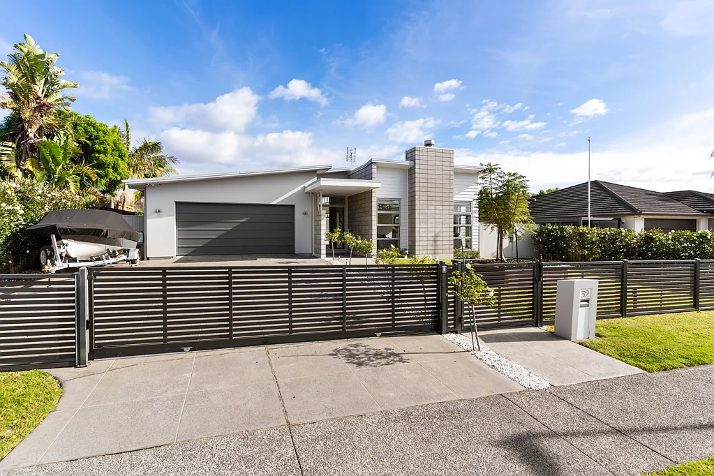 Beachlands 4 Bedroom Light-Filled Living