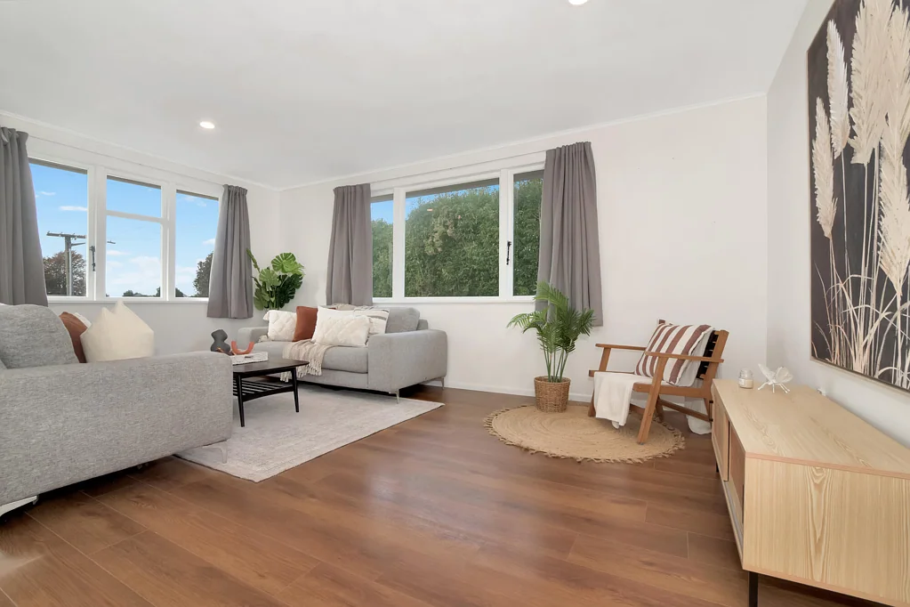 Parkvale 4Moenga Move-In Ready With 4 Bedrooms & Internal Garage