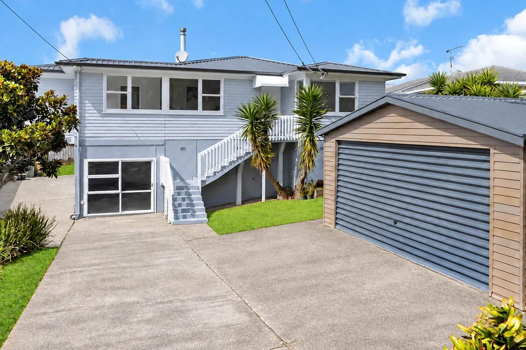 Mount Roskill 4 Slaapkamer Room to Grow-Views to Enjoy. Land to Call Your Own