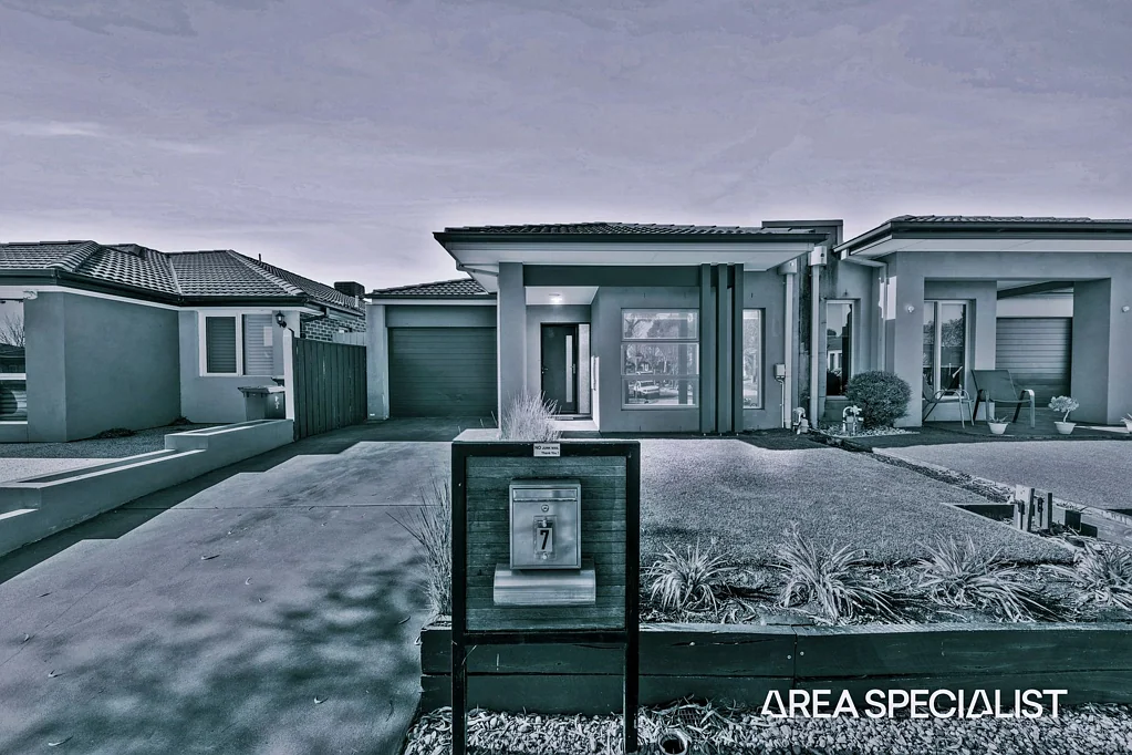 7 Pyrenees Road, Clyde, VIC 3978