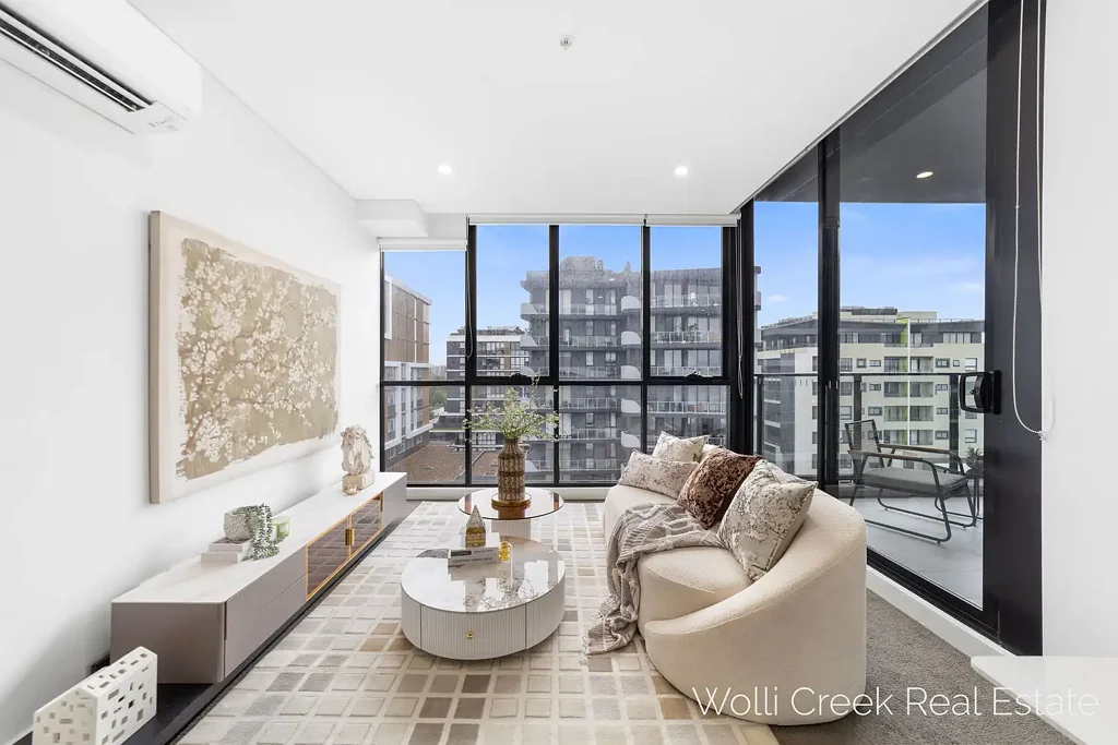 Kogarah 1房 自然光充裕 开放式布局 现代Smeg厨房 落地窗卧室 安全车位 交通便利 BRIGHT, MODERN & PERFECTLY POSITIONED.