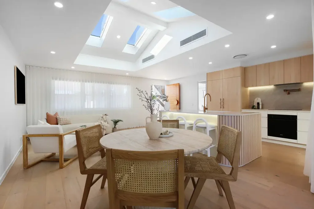 Varsity Lakes 4部屋 Turn-Key Renovated Masterpiece with Resort-Style Entertaining