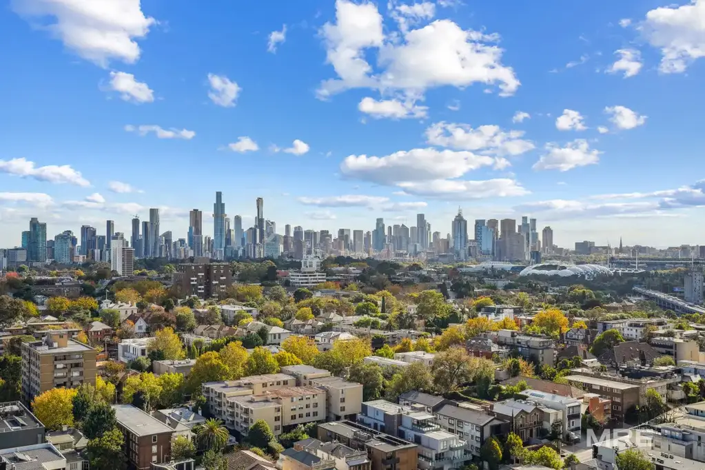 South Yarra 1房 高端设施、优质装饰、全高窗户、城市海景、开放式布局、中性色调、Miele电器、宽敞存储、全宽阳台、健身房、屋顶游泳池、烧烤设施、地面停车位、CBD全景、度假式设施、360º壮丽景观、终极奢华、2017-18年亚太地产大奖。 Sophisticated South Yarra living with city skyline views