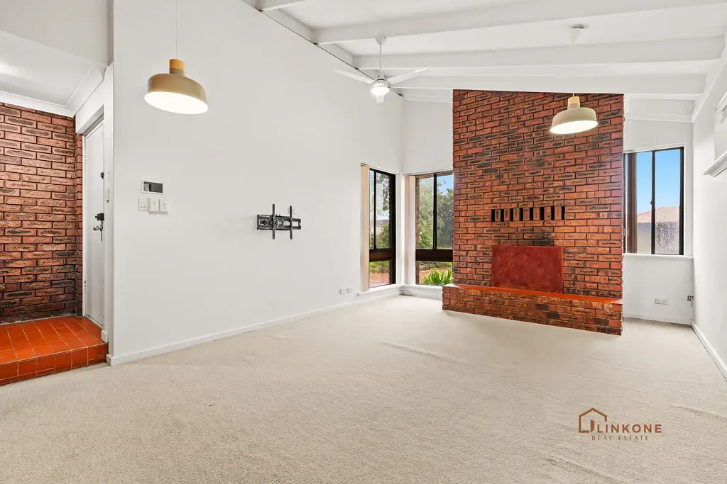 Spacious Family Home in Top School Zone - 4x1 with Large Backyard