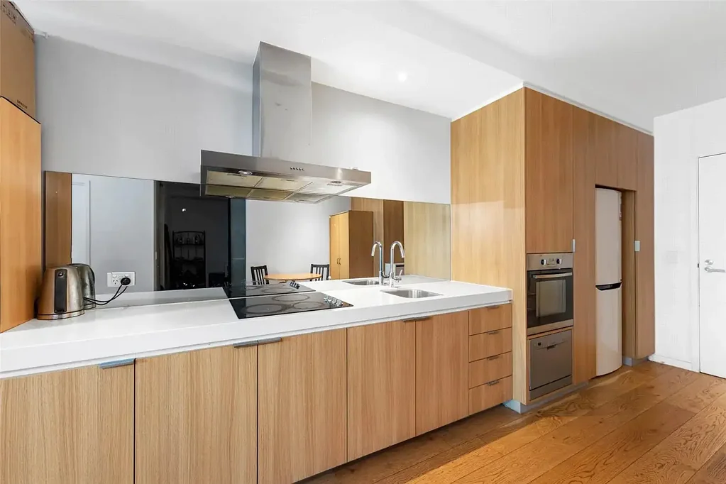 MODERN 2-BEDROOM APARTMENT WITH CITY VIEWS
