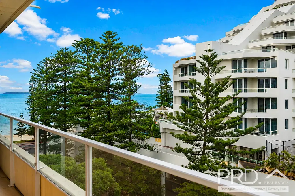 Brighton-Le-Sands 2房 电梯直达安保公寓 宽敞两卧 滨水壮景 现代厨房 全新浴室 遥控车位 WATER VIEWS FOREVER