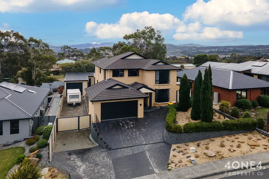 Old Beach 5Moenga Spacious Family Home with Four Living Areas