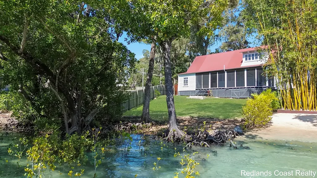 Macleay Island 2ਬੈੱਡਰੂਮ Beachfront Cottage with Water Views – Your Piece of Paradise