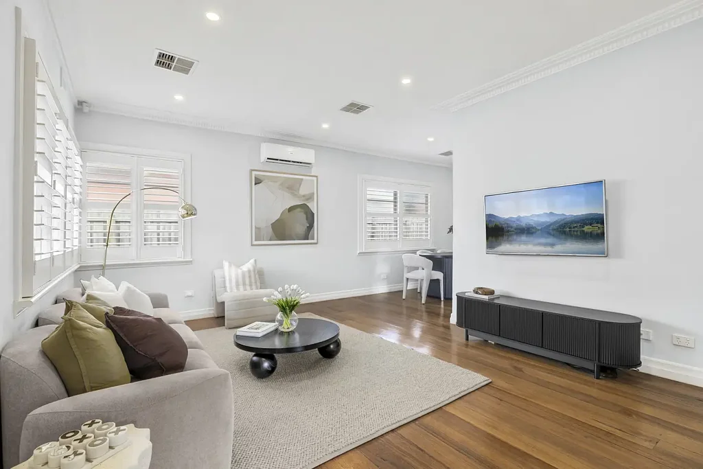 Bentleigh 3 Slaapkamer Charming Character, Contemporary Comfort In Prime Location