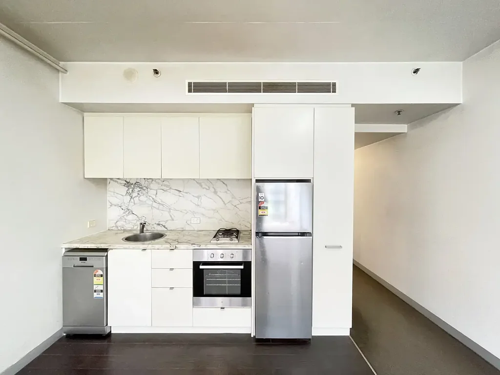Prime Docklands Location Stylish Two Bedroom One Bathroom Apartment