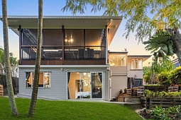 11 Oatland Crescent, Holland Park West