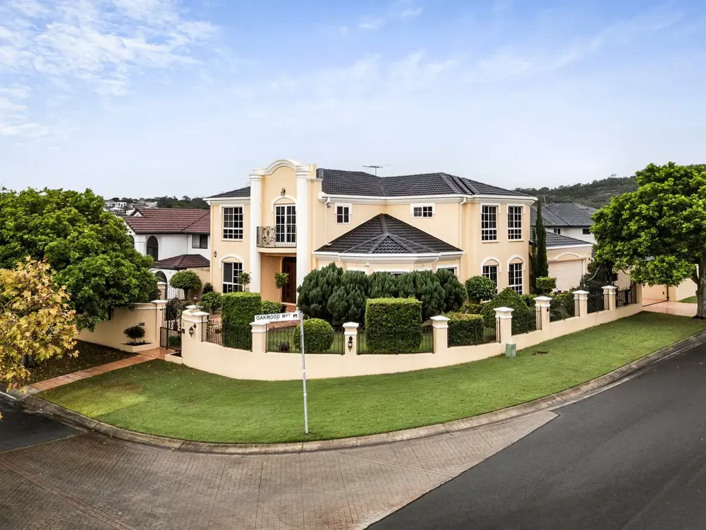 Carindale 6 Bedroom Quality Timeless Home In Superior Location