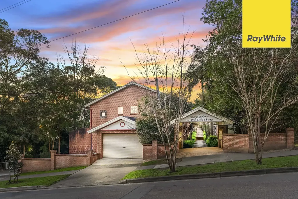 Carlingford 3બેડરૂમ Duplex-Style Townhouse Minutes' Walk To Light Rail