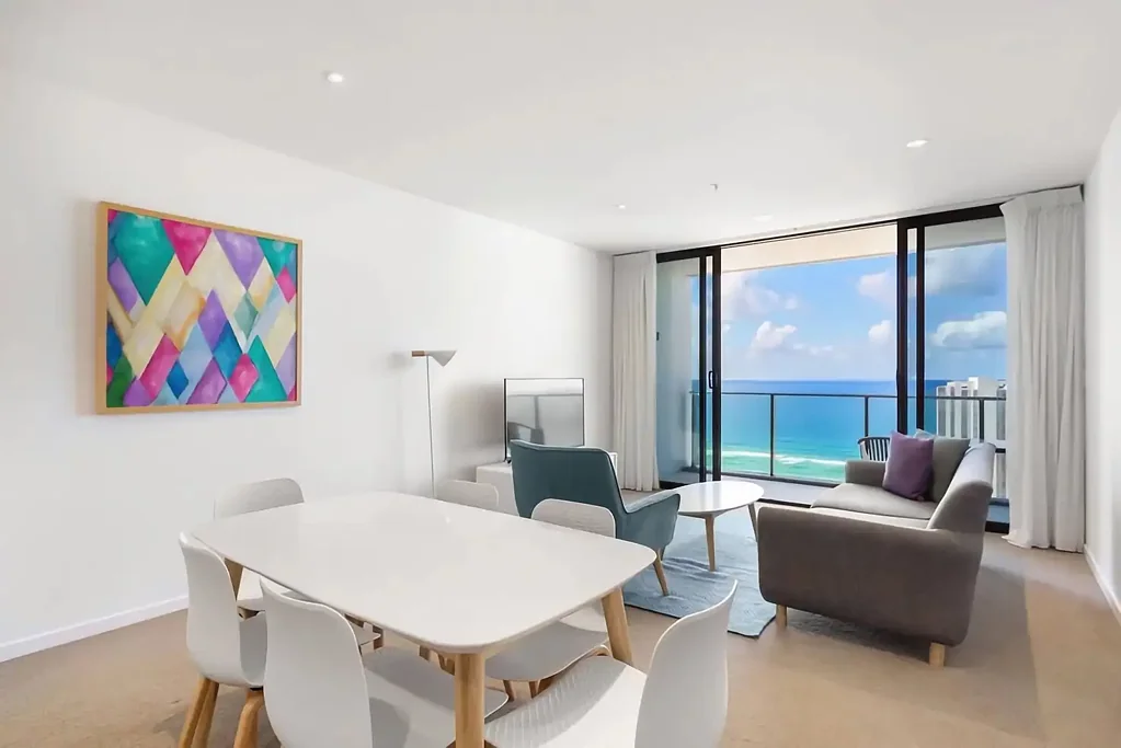 Broadbeach 2ਬੈੱਡਰੂਮ Modern North-Facing 2-Bedroom Apartment with Ocean Views in Central Broadbeach