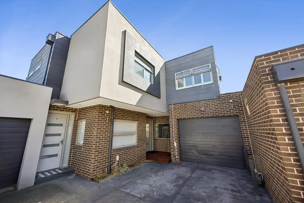 Convenient and Contemporary Townhouse