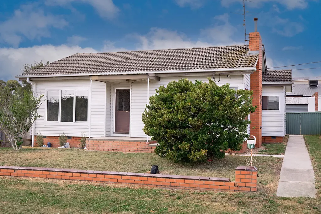 NEAT AND TIDY 2 BEDROOM HOME