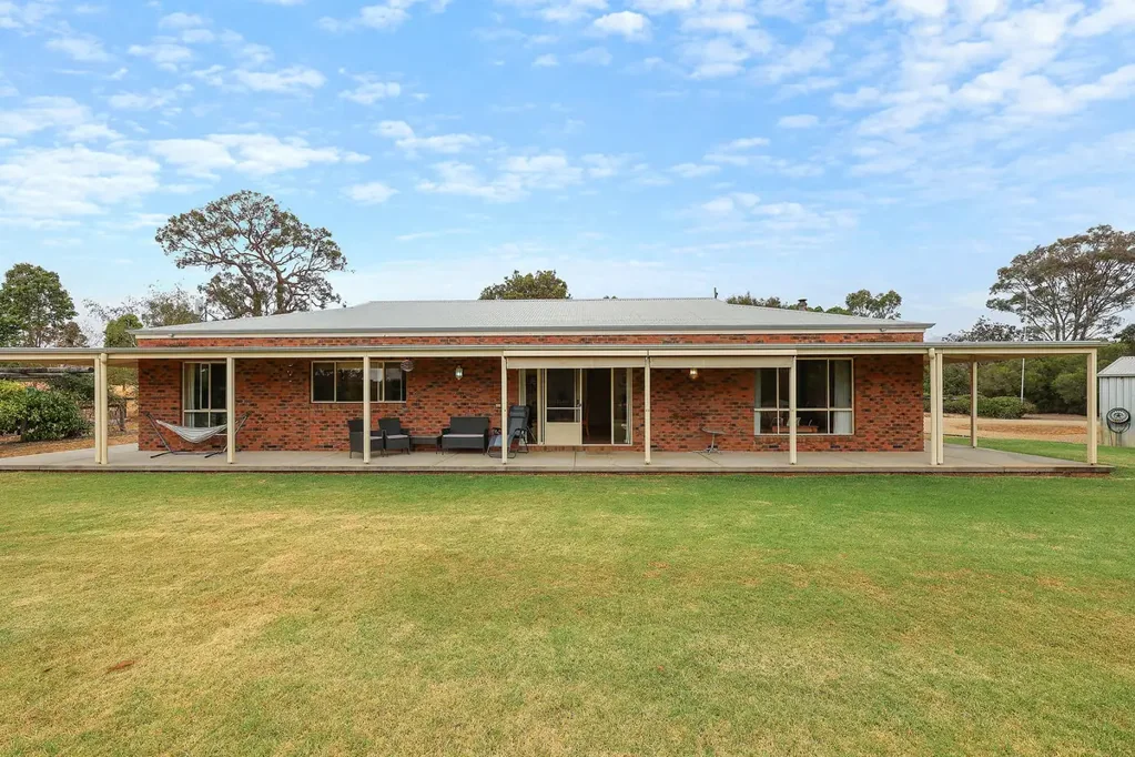 Hamilton 4房  Family home on 32 acres