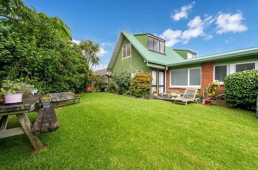 Botany Downs 6房  698sqm of Pure Potential on Botany - Must Be Sold