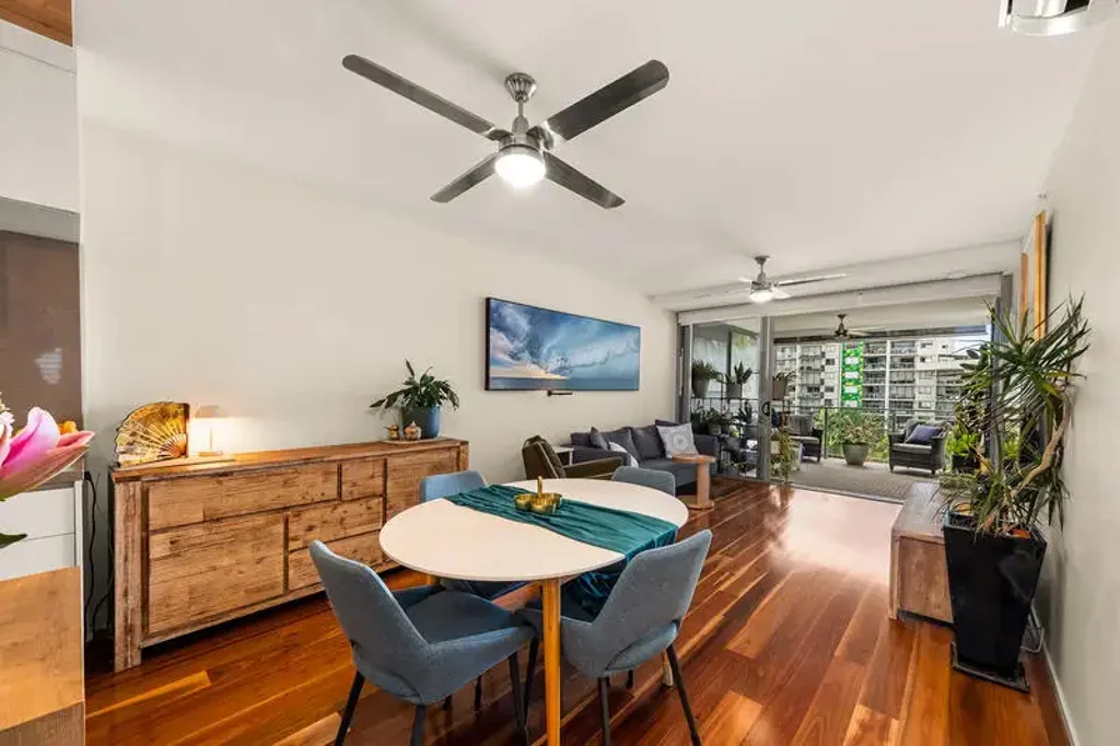 West End 3 Slaapkamer Exceptional 3-Bedroom in "Gardens Riverside" - Lifestyle, Location, Leverage