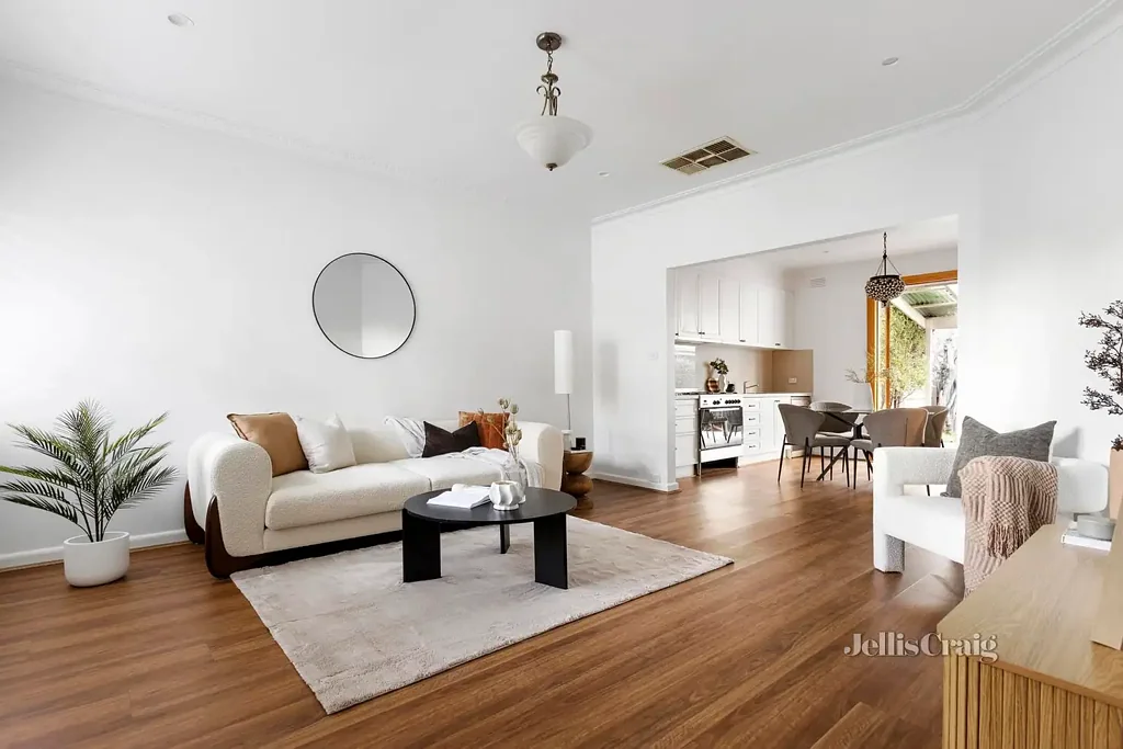 Ivanhoe 3 Bedroom Single Level living in Central Ivanhoe Position