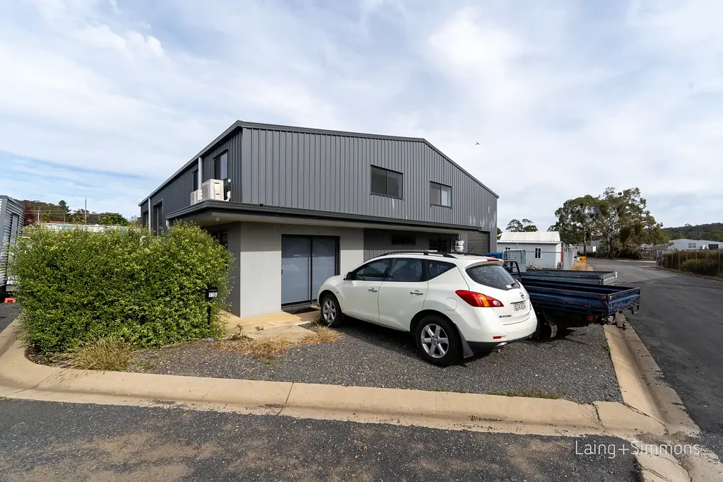 Armidale 1 Slaapkamer Versatile Commercial Warehouse with Excellent Potential