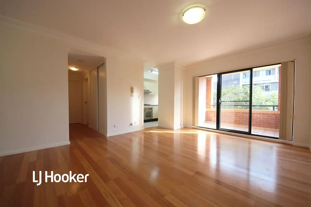 Spacious Two Bedroom Apartment !