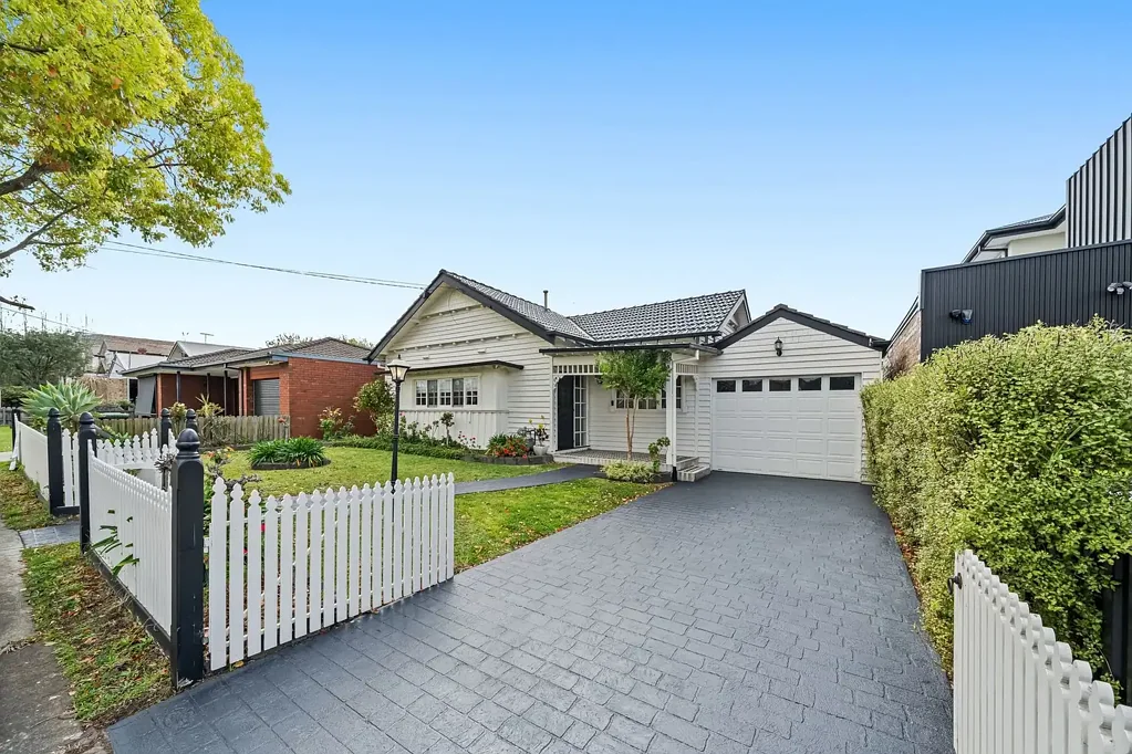Essendon 4 Slaapkamer Expansive Family Living with Multi-Zoned Versatility on 684m²