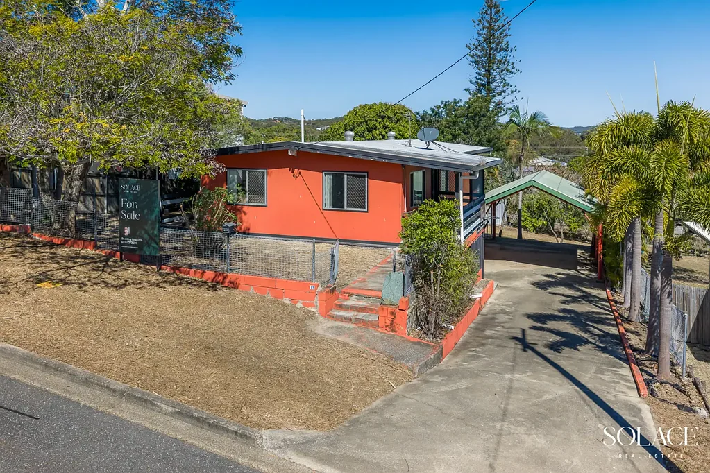 West Gladstone 4બેડરૂમ A Rare Renovator’s Dream With Views, Space & Serious Potential
