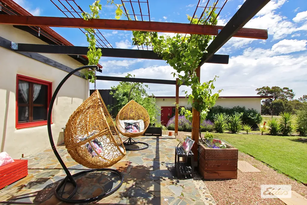 Ravenswood 3Zimmer SUSTAINABLE, ECO FRIENDLY & ENERGY EFFICIENT STRAW BALE HOME ON 19.6 ACRES