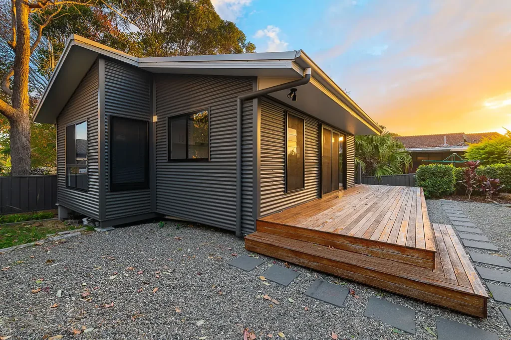 CENTRAL, COMFORTABLE AND LOW MAINTENANCE!