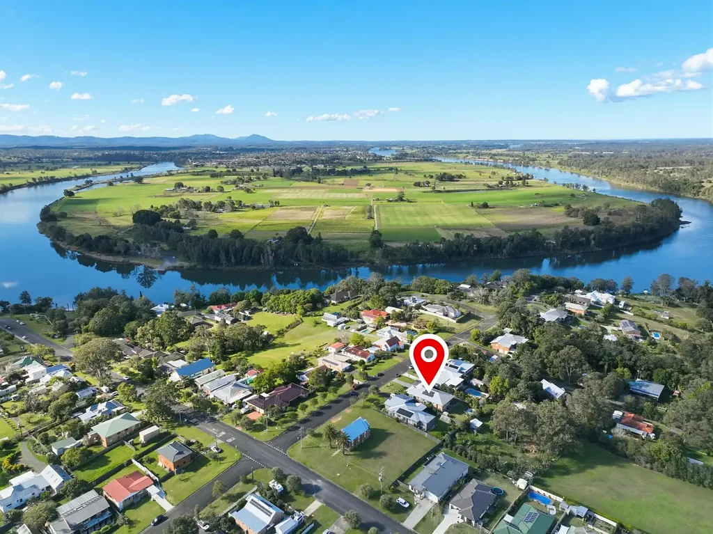 Tinonee 4房  Modern Family Living with Space, Style & a Pool to Match